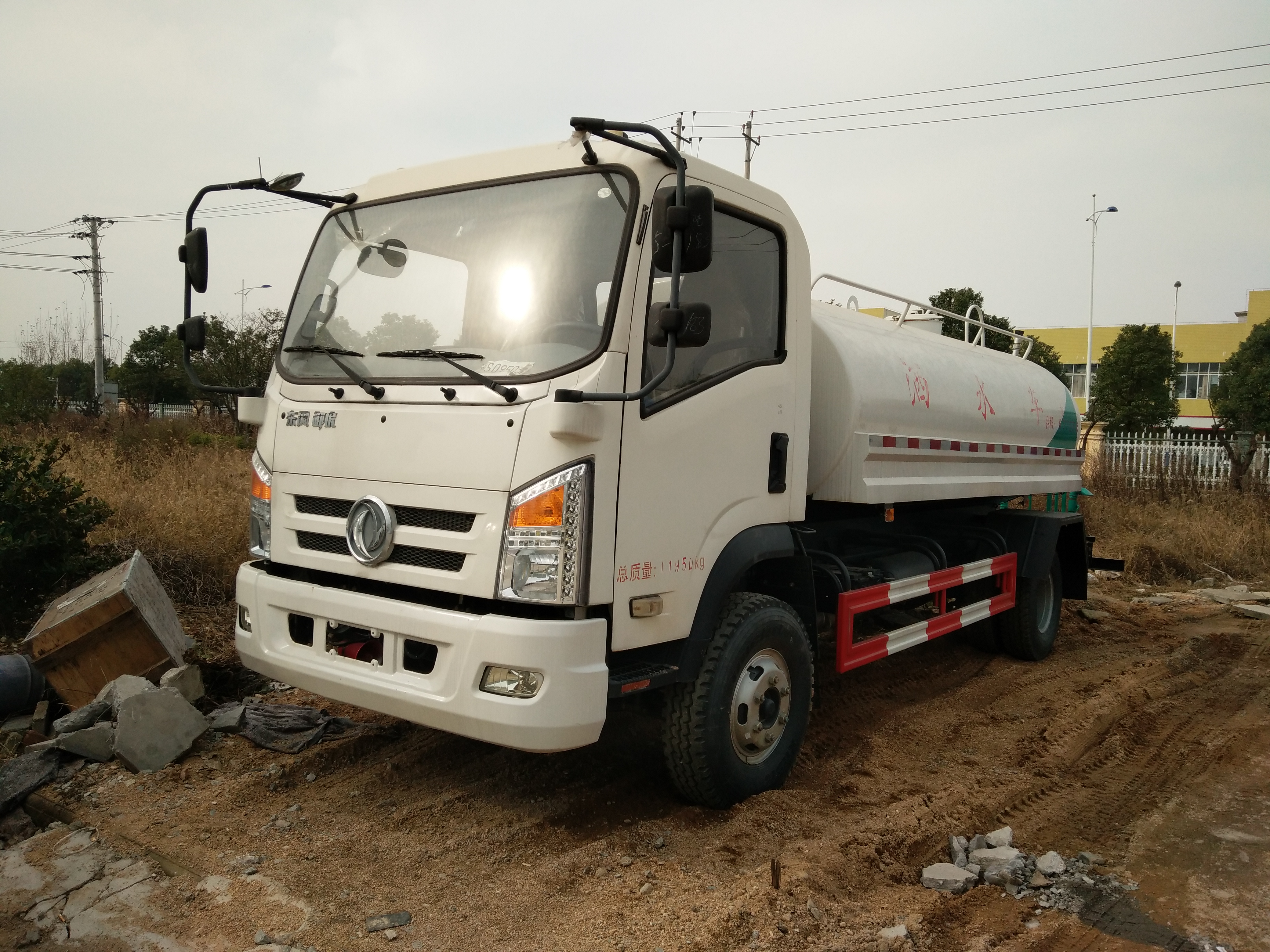 东风御虎8方绿化洒水车