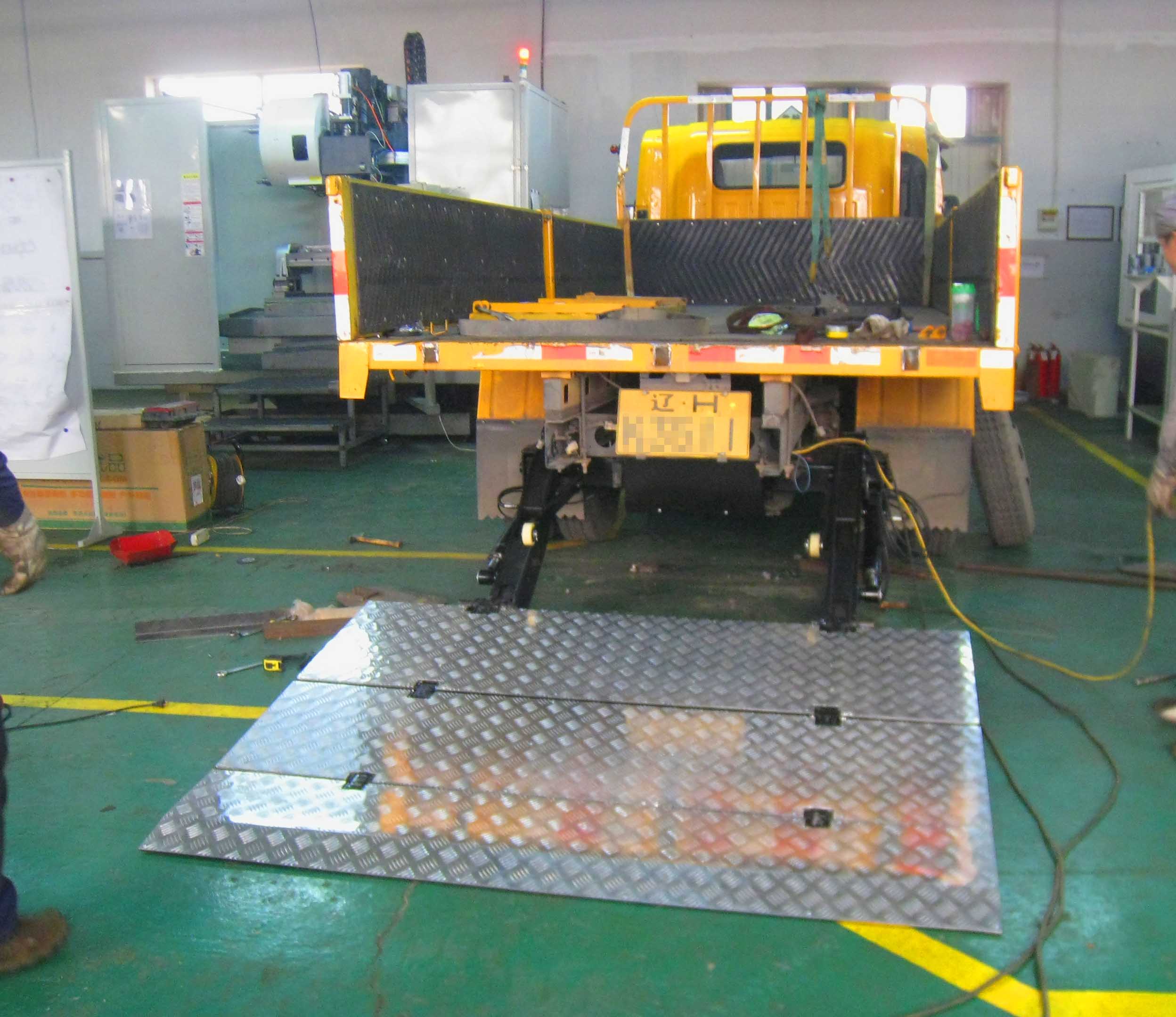 天鸵汽车尾板货车尾板 折叠尾板 卡车尾板